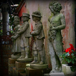 Statues and geraniums in Venice