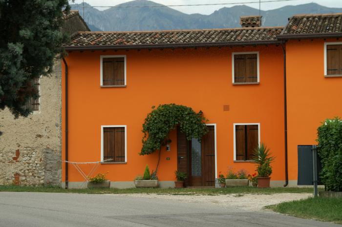 Orange house near Asolo