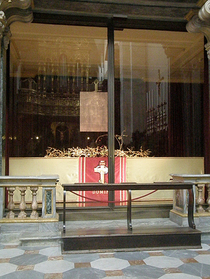 The case holding the Shroud