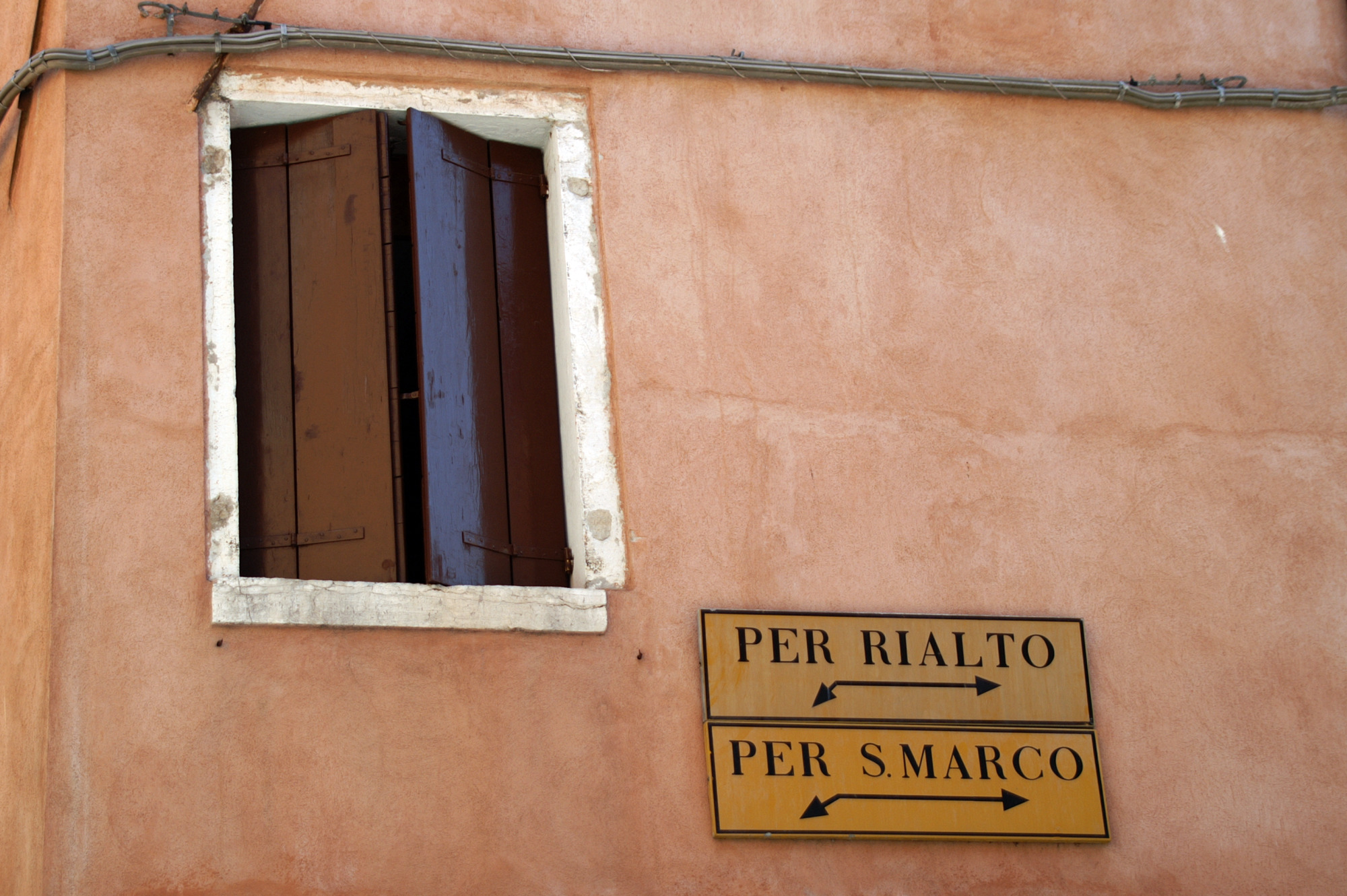 Signs pointing to Rialto and San Marco in Venice