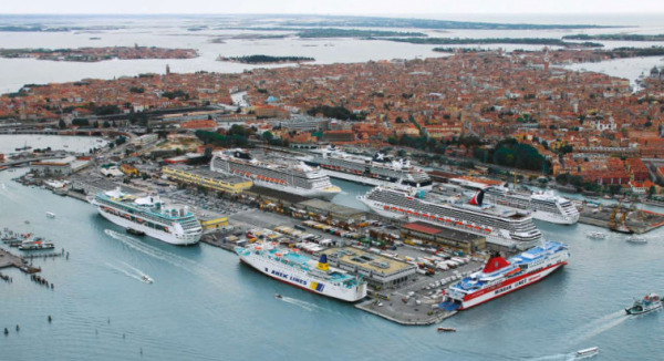 venicecruiseport_photo Cruise ship at the Venice cruise terminal