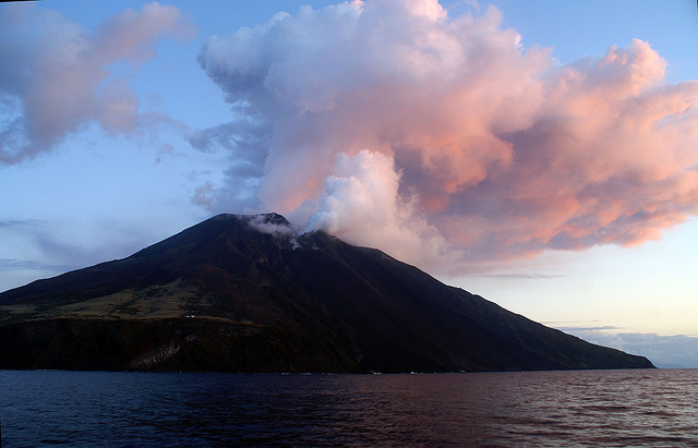 stromboli_eruption